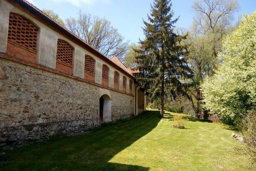 Zamecek Zdiky - Moderni Velky Apartman Bujanov Buitenkant foto
