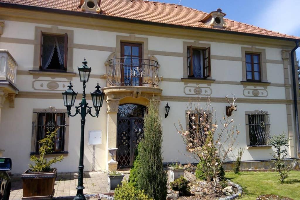 Zamecek Zdiky - Moderni Velky Apartman Bujanov Buitenkant foto