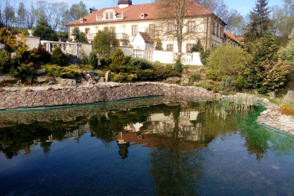 Zamecek Zdiky - Moderni Velky Apartman Bujanov Buitenkant foto