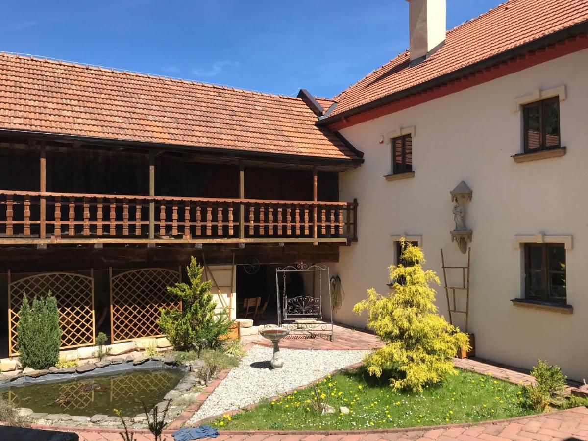 Zamecek Zdiky - Moderni Velky Apartman Bujanov Buitenkant foto