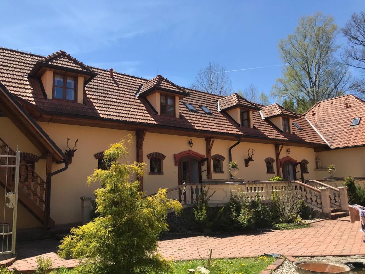 Zamecek Zdiky - Moderni Velky Apartman Bujanov Buitenkant foto